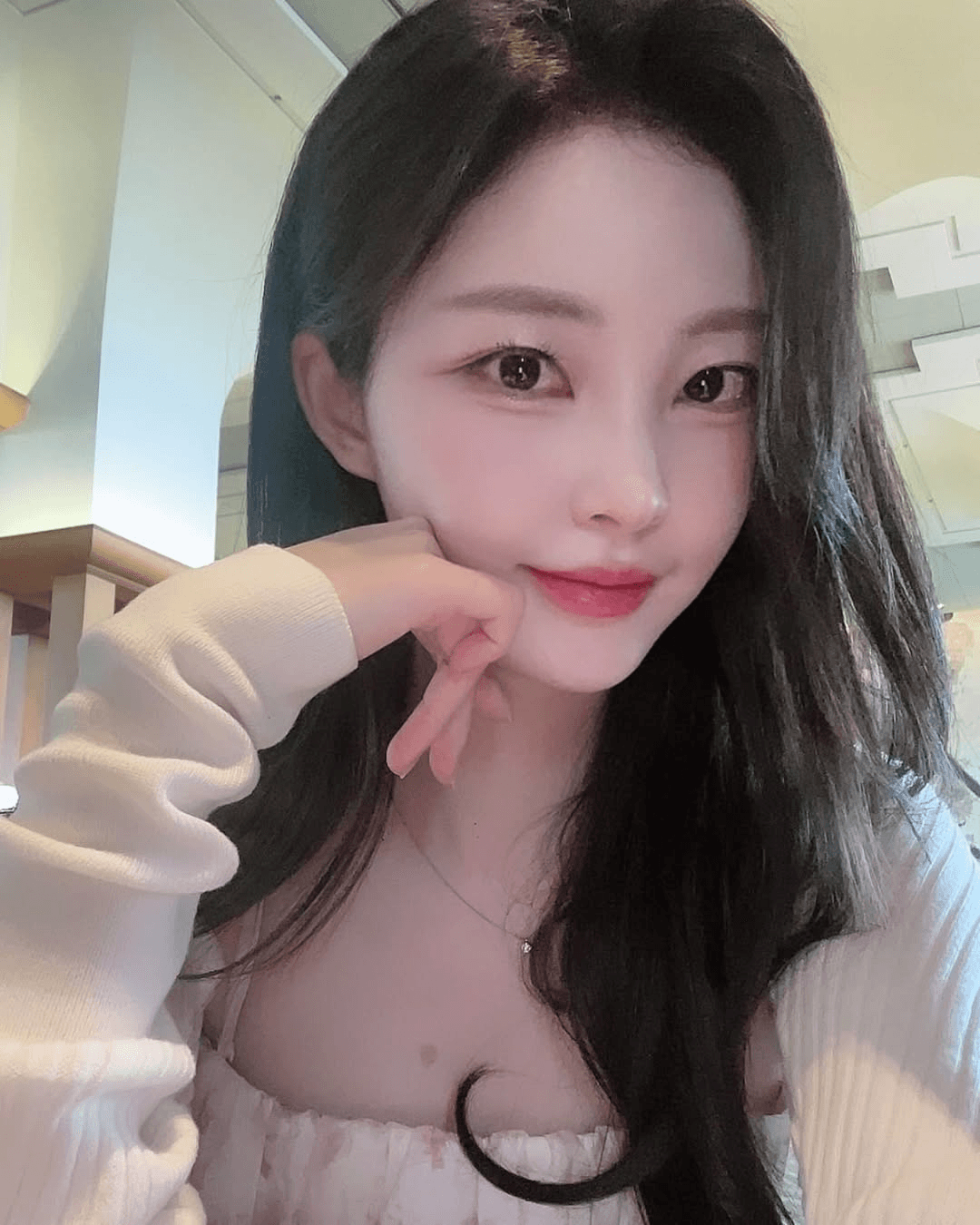 곱슬이라 잔머리가 깔끔하지 않아서ㅜㅜ
촬영할때마다 고민이었는데 대표님이 엄청 꼼꼼하게 잘해주셨도🤍
진동과할까봐 고민됐는데 진짜 자연스럽고, 머리숱도 많아보이고 세상 깔꼼..🥹
묶머리도 예쁘구, 넘겨도 예쁘구🤍

#강남반영구
#강남헤어라인
#헤어라인문신
#헤어라인반영구
#ヘアライン
#ヘアラインアートメイク
#アートメイクヘアライン
💥#韓国ヘアライン